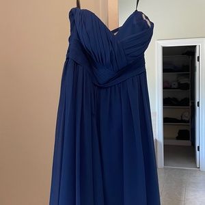 Beautiful strapless dress perfect for wedding or formal!